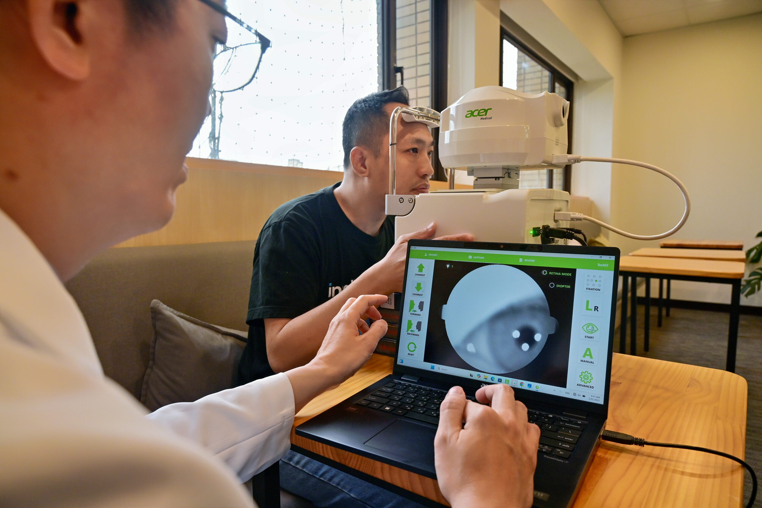 Dr. Hsieh Yi-Ting (foreground) demonstrates detailed eye scans o
