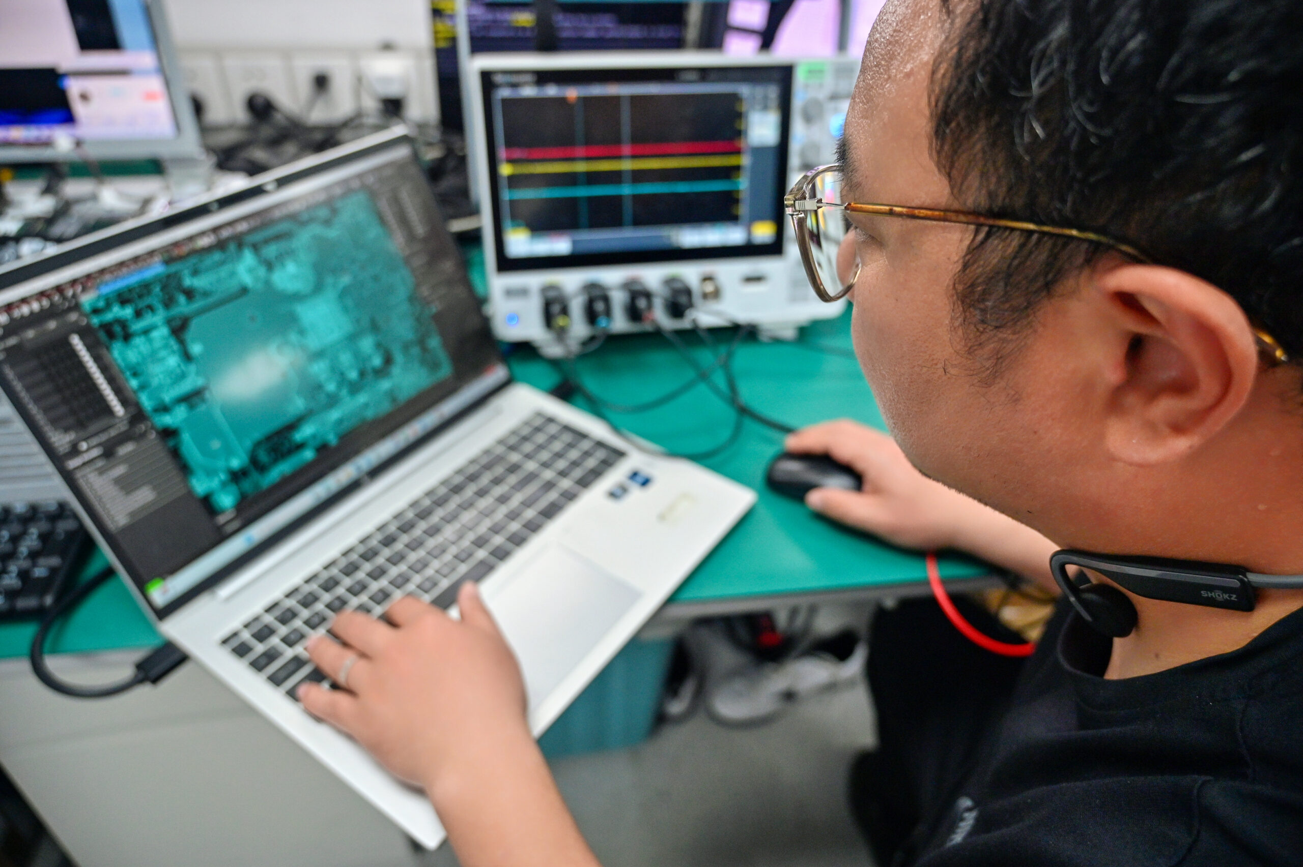 Hu Feng, systems and solutions engineer in the Client Computing