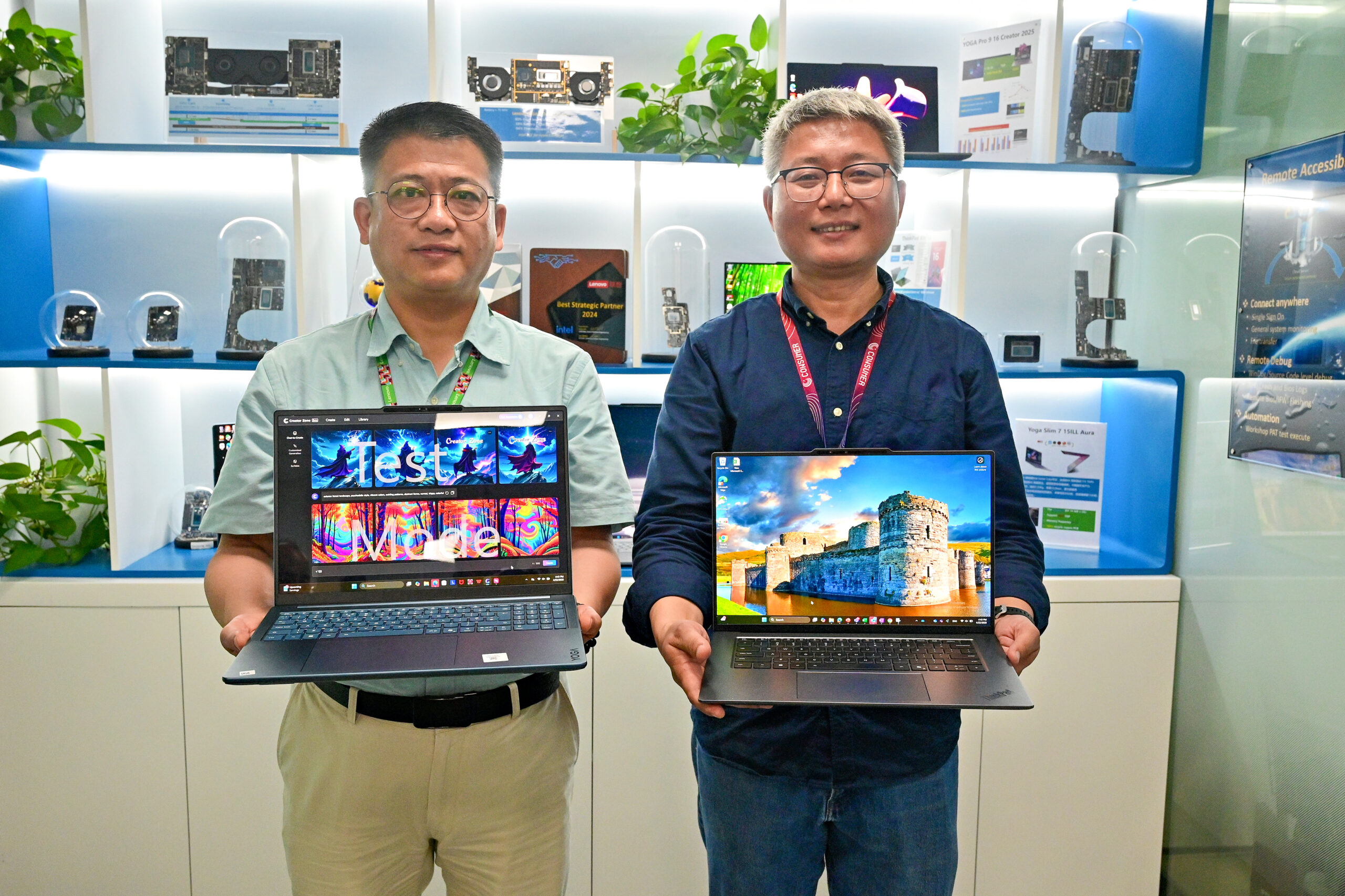 Zheng Jiong (left), senior director of Customer Engineering and